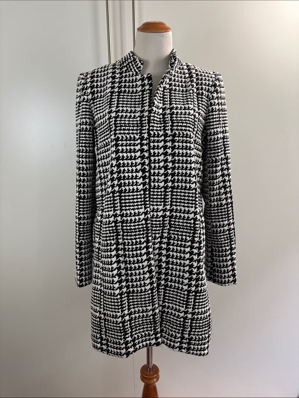 Carolina Belle Black and White Houndstooth Long Sleeve Coat L